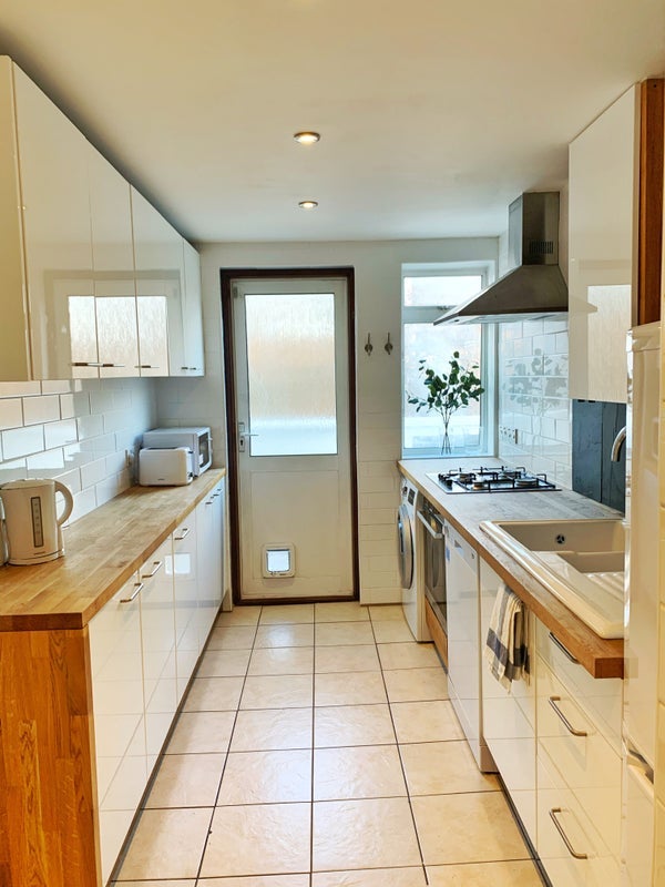 Room Amesbury Avenue in Greater London
