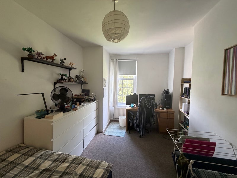 Room Churchway in Greater London