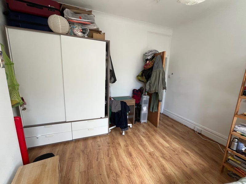 Room Coldharbour Lane in Greater London