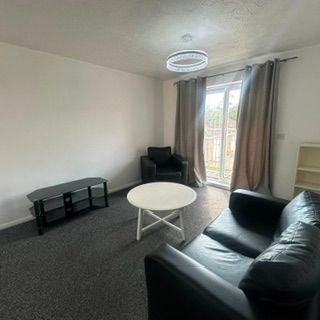 Flat Kilderkin Court in Coventry