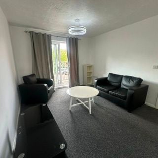 Flat Kilderkin Court in Coventry
