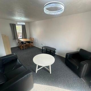 Flat Kilderkin Court in Coventry