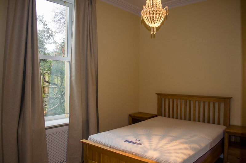 Room Bath Road in Bristol