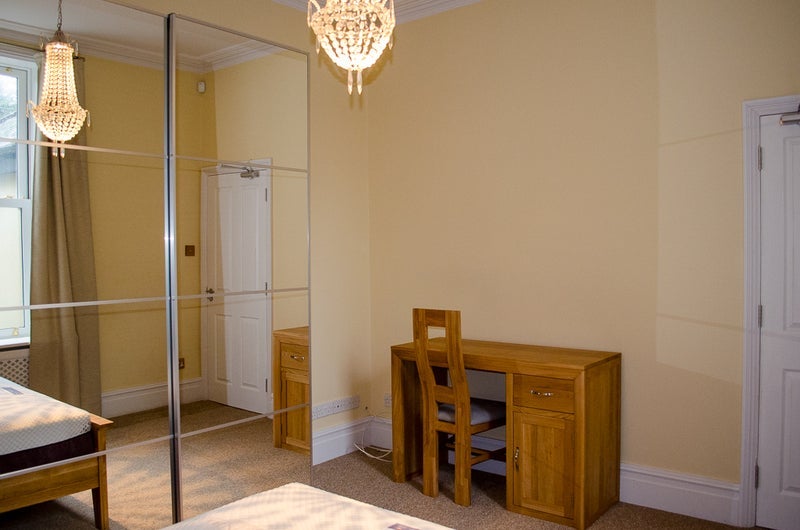 Room Bath Road in Bristol