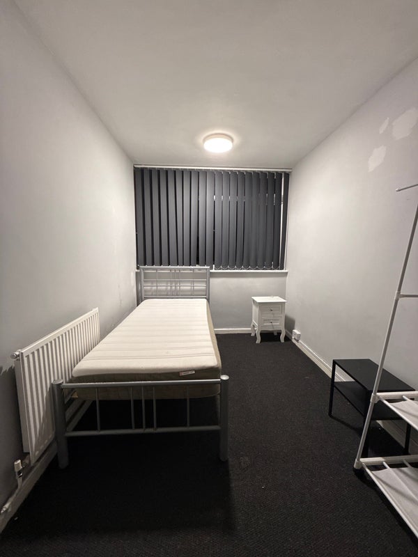 Room Asthill Grove in Coventry