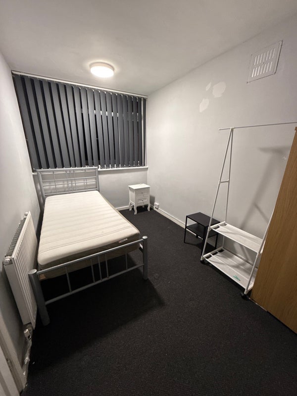 Room Asthill Grove in Coventry