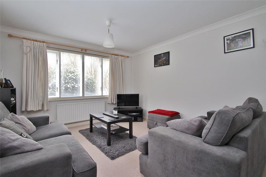 Flat Carlton Road in Woking