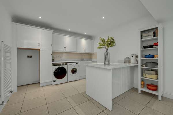 House Clearwater Place in Elmbridge