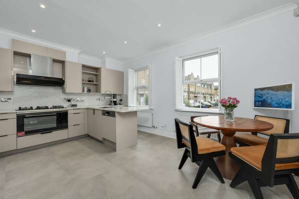 House Clearwater Place in Elmbridge