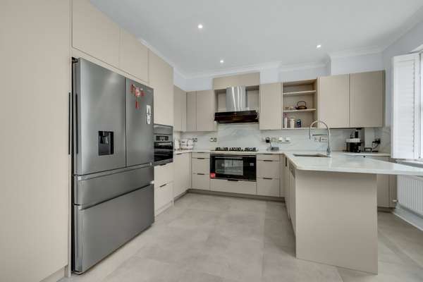 House Clearwater Place in Elmbridge