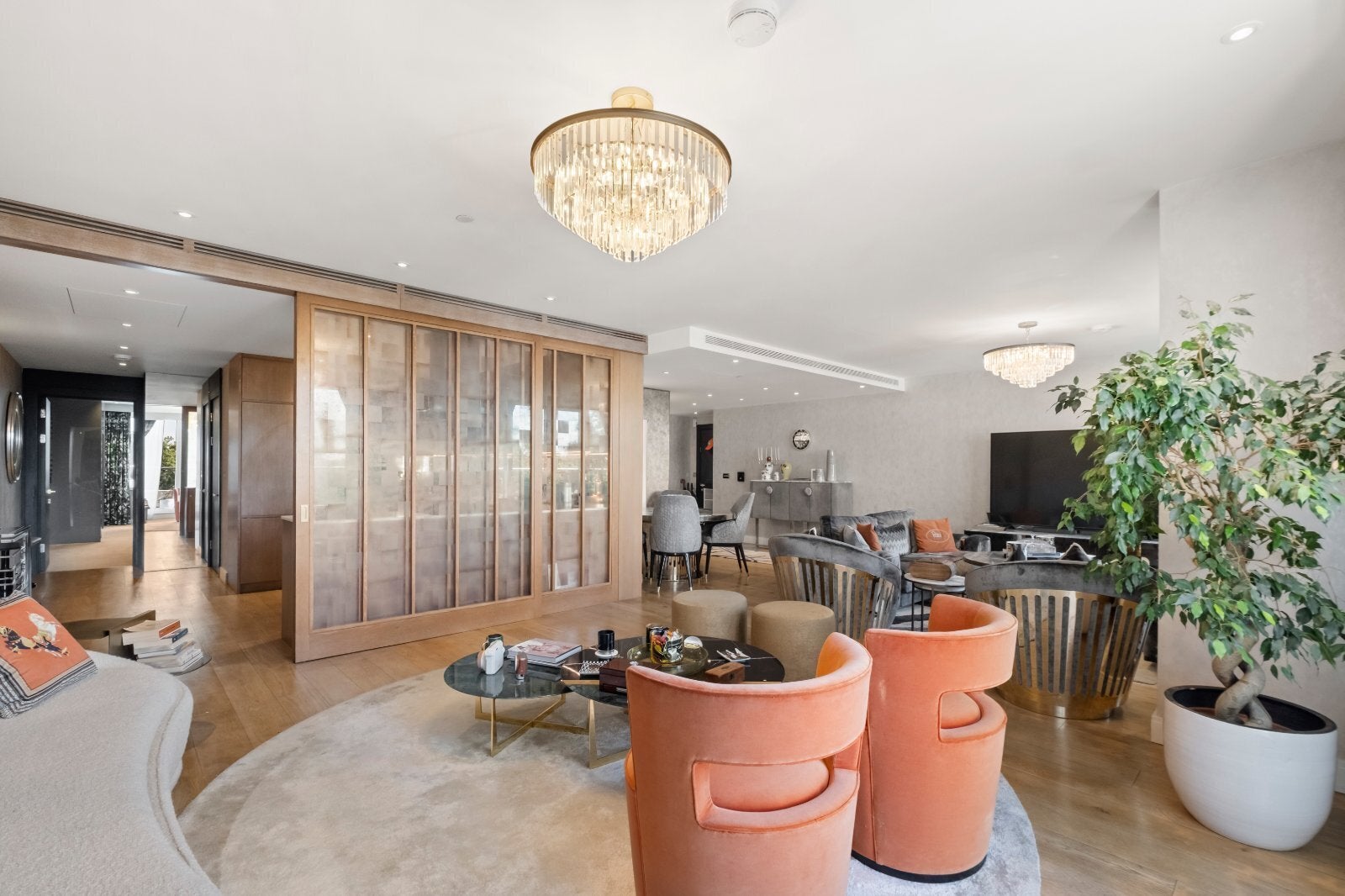 Flat Queenstown Road in Greater London