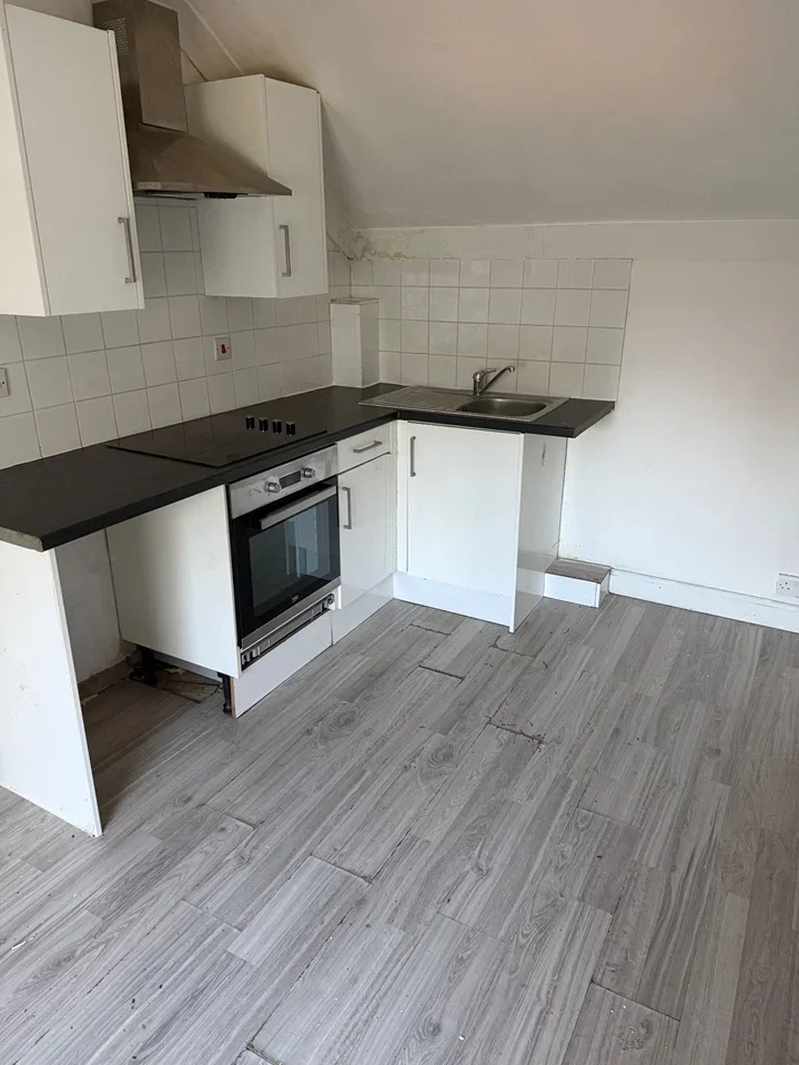 Flat Coldharbour Lane in Greater London