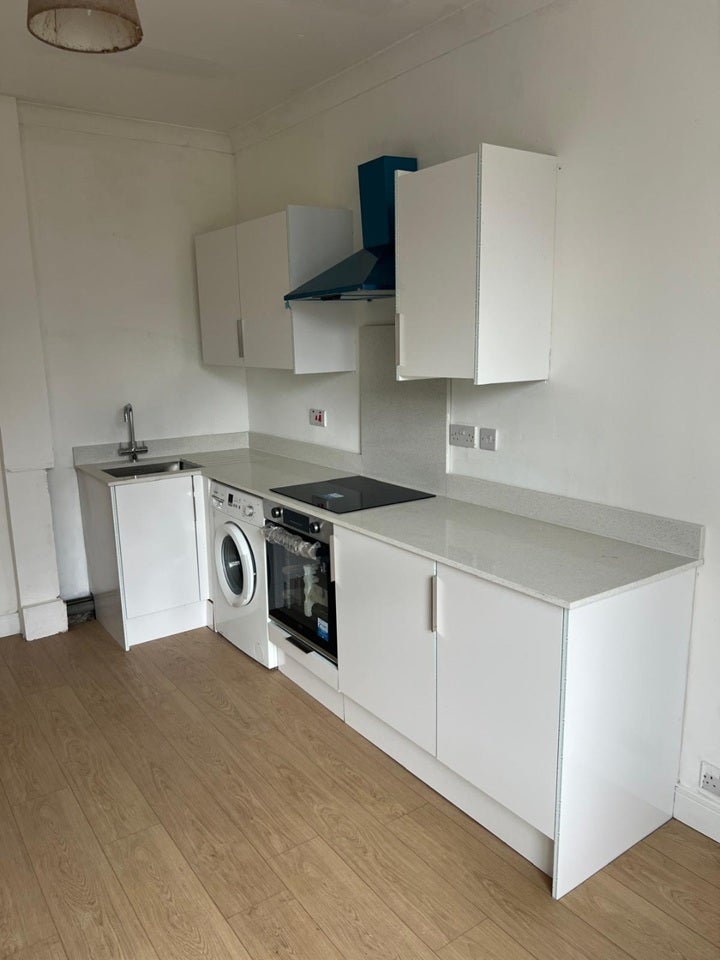 Flat Coldharbour Lane in Greater London