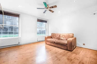 Flat Kingswood Road in Greater London