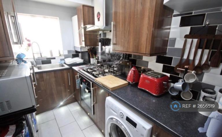House Stormount Drive in Greater London