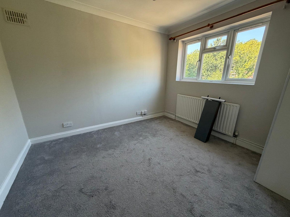 Flat Croydon Road in Caterham