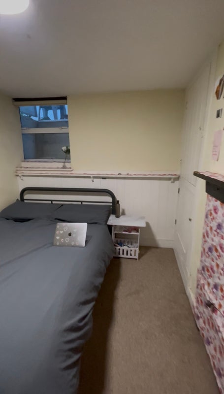 Room Sandy Hill Road in Greater London