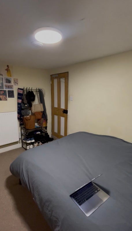 Room Sandy Hill Road in Greater London