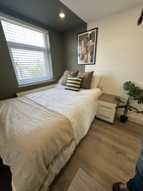 Room Kitchener Road in Ipswich