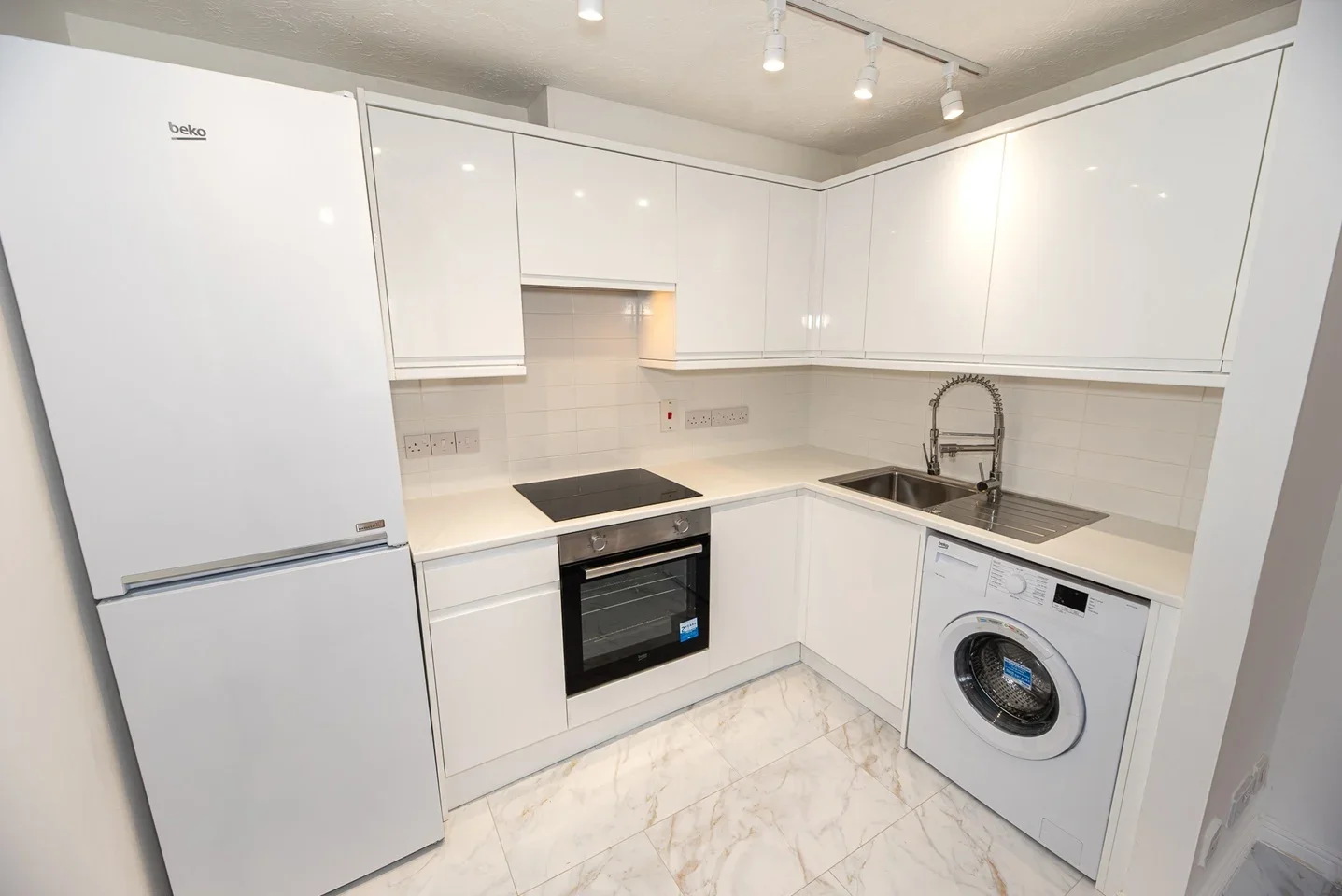 Flat Sheppard Drive in Greater London