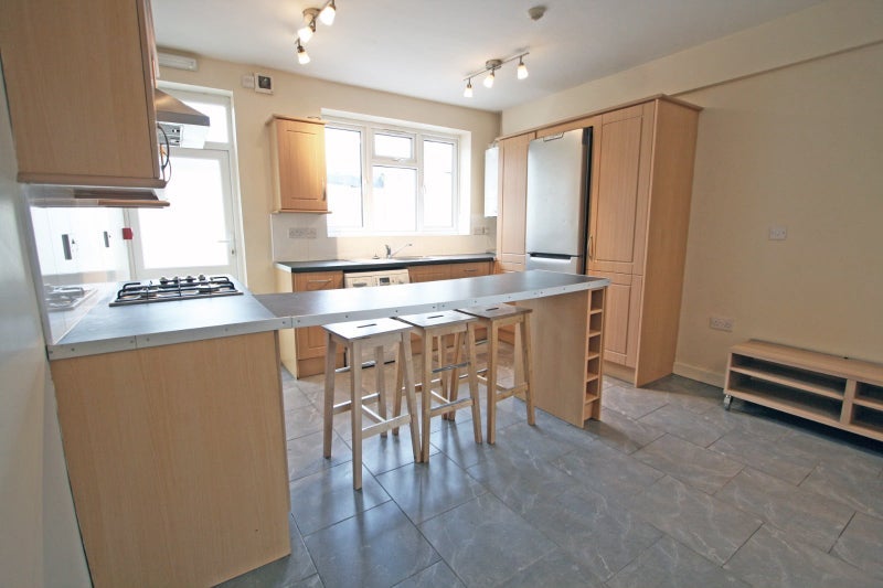 Room Moy Road in Cardiff