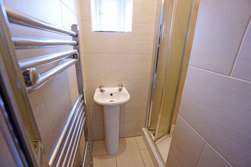 Room Moy Road in Cardiff