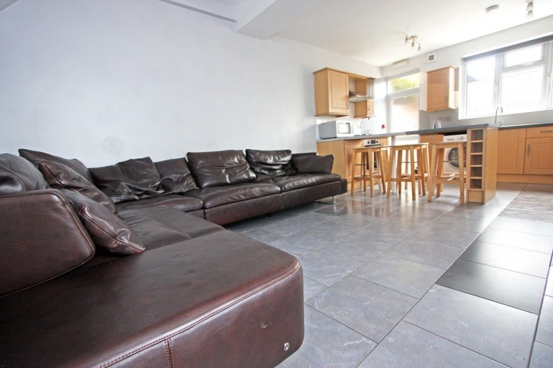 Room Moy Road in Cardiff
