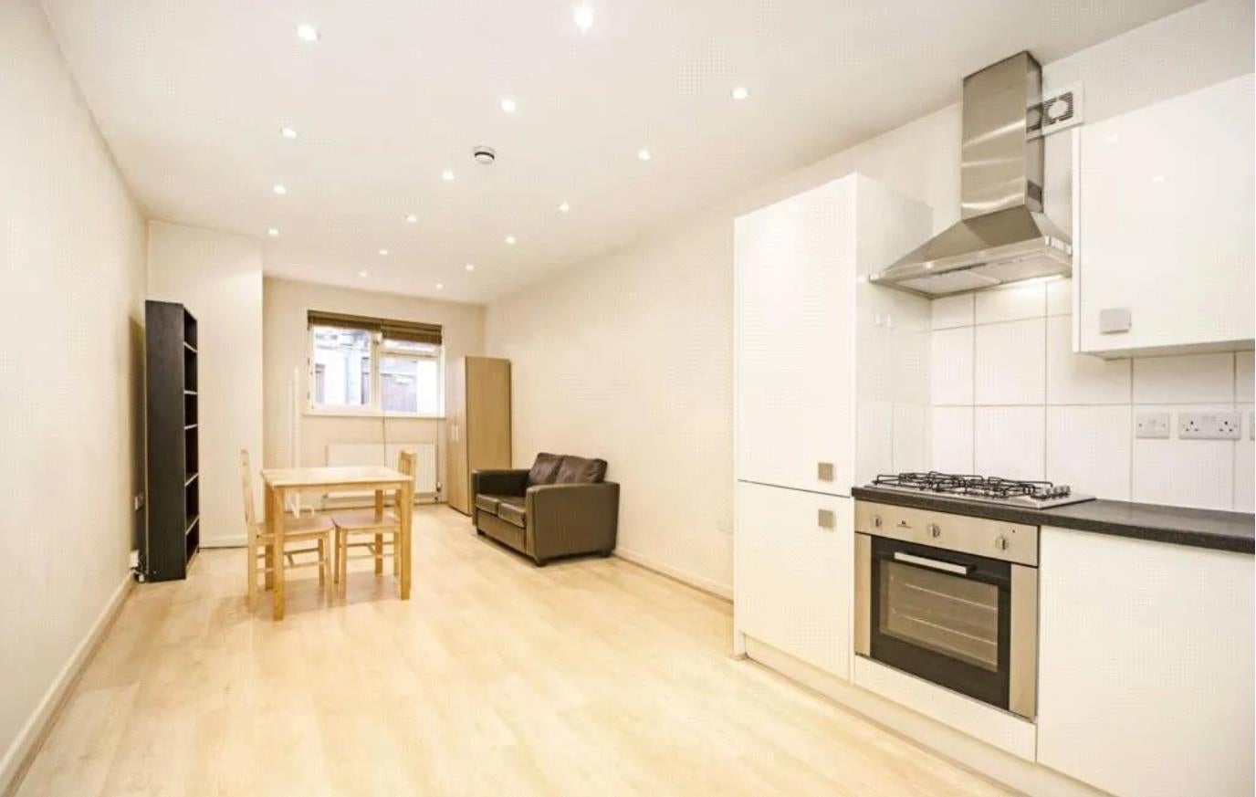 Flat Finchley Road in Greater London