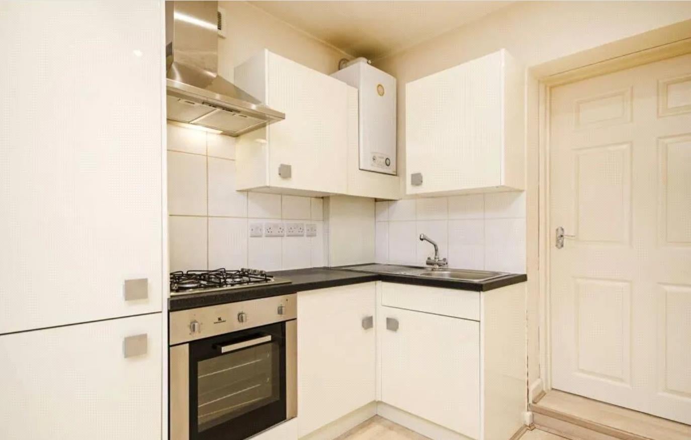 Flat Finchley Road in Greater London