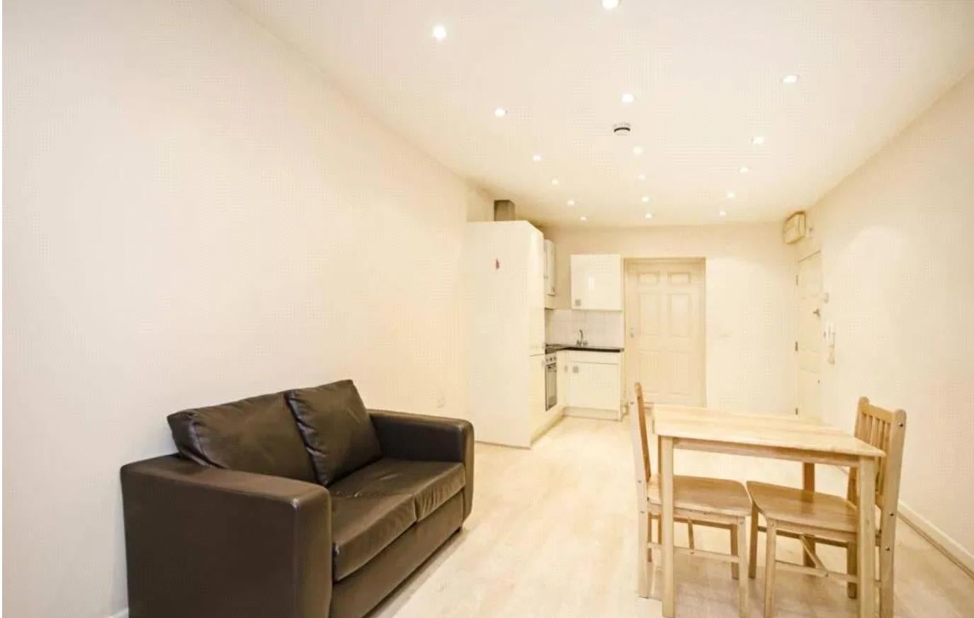 Flat Finchley Road in Greater London