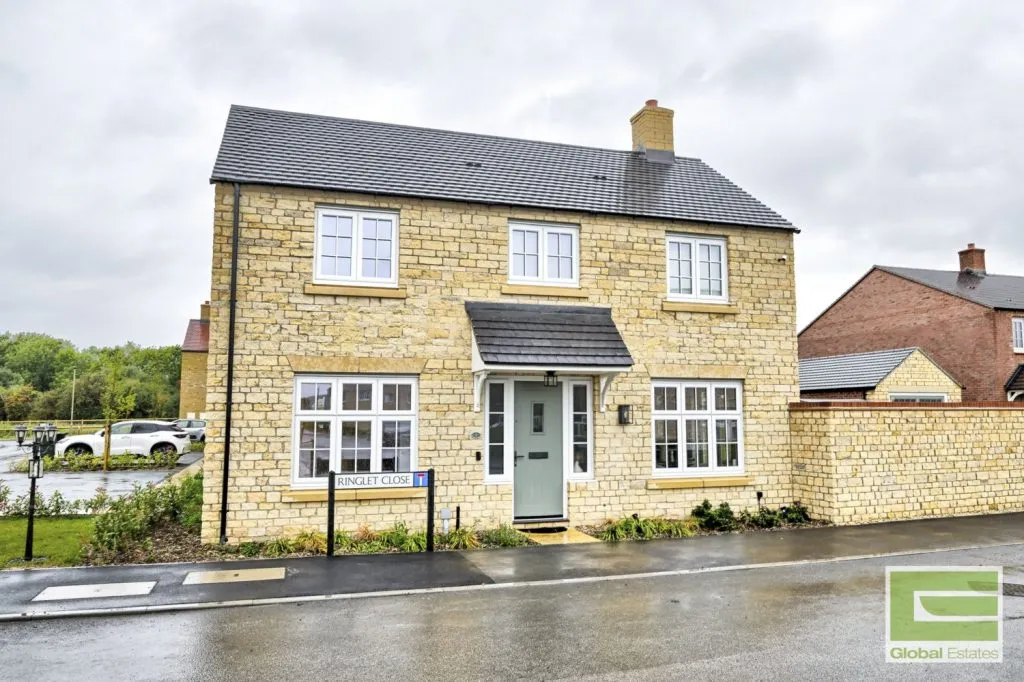 House Elm Close in Ambrosden