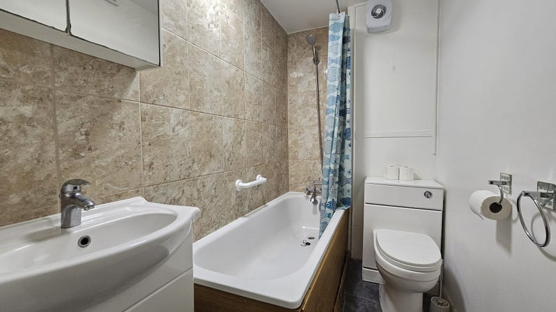 Flat Brooke Street in Greater London