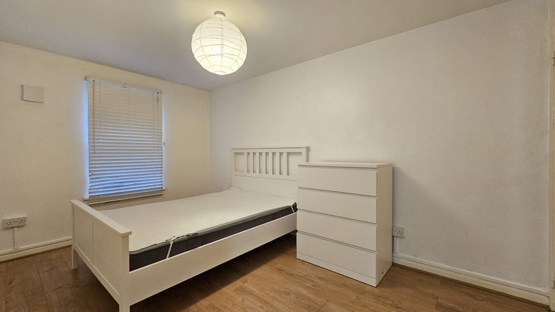 Flat Brooke Street in Greater London