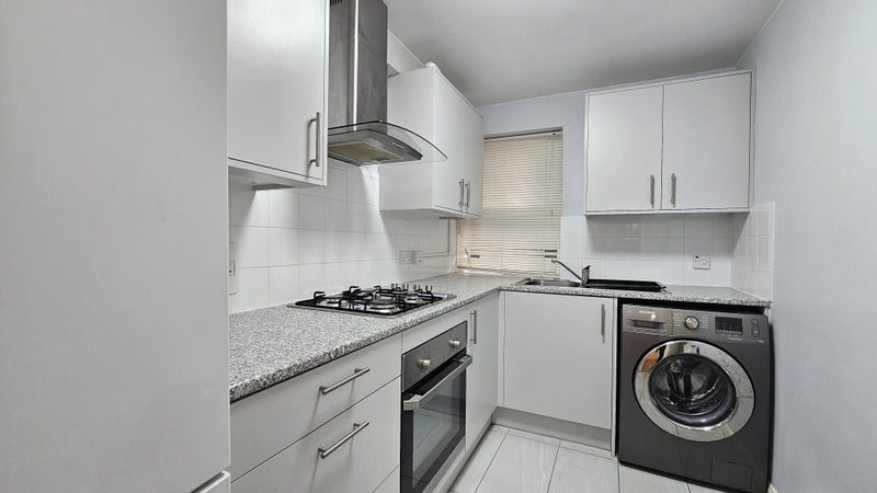 Flat Brooke Street in Greater London