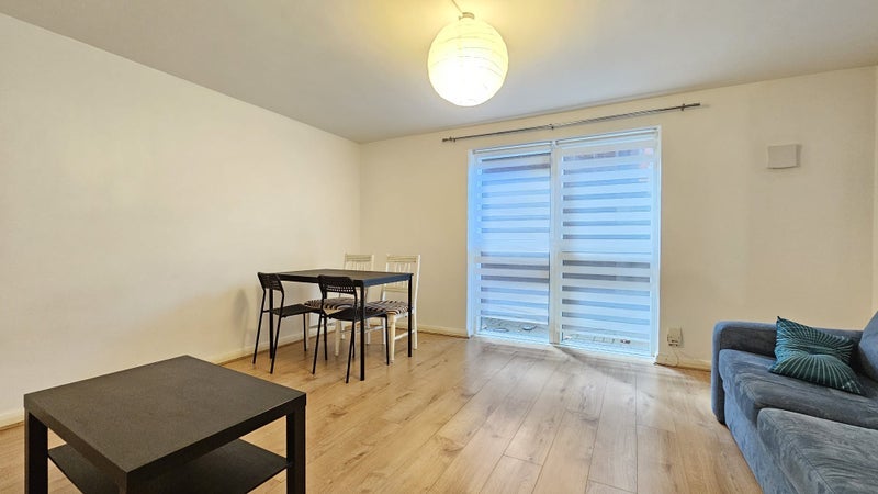 Flat Brooke Street in Greater London