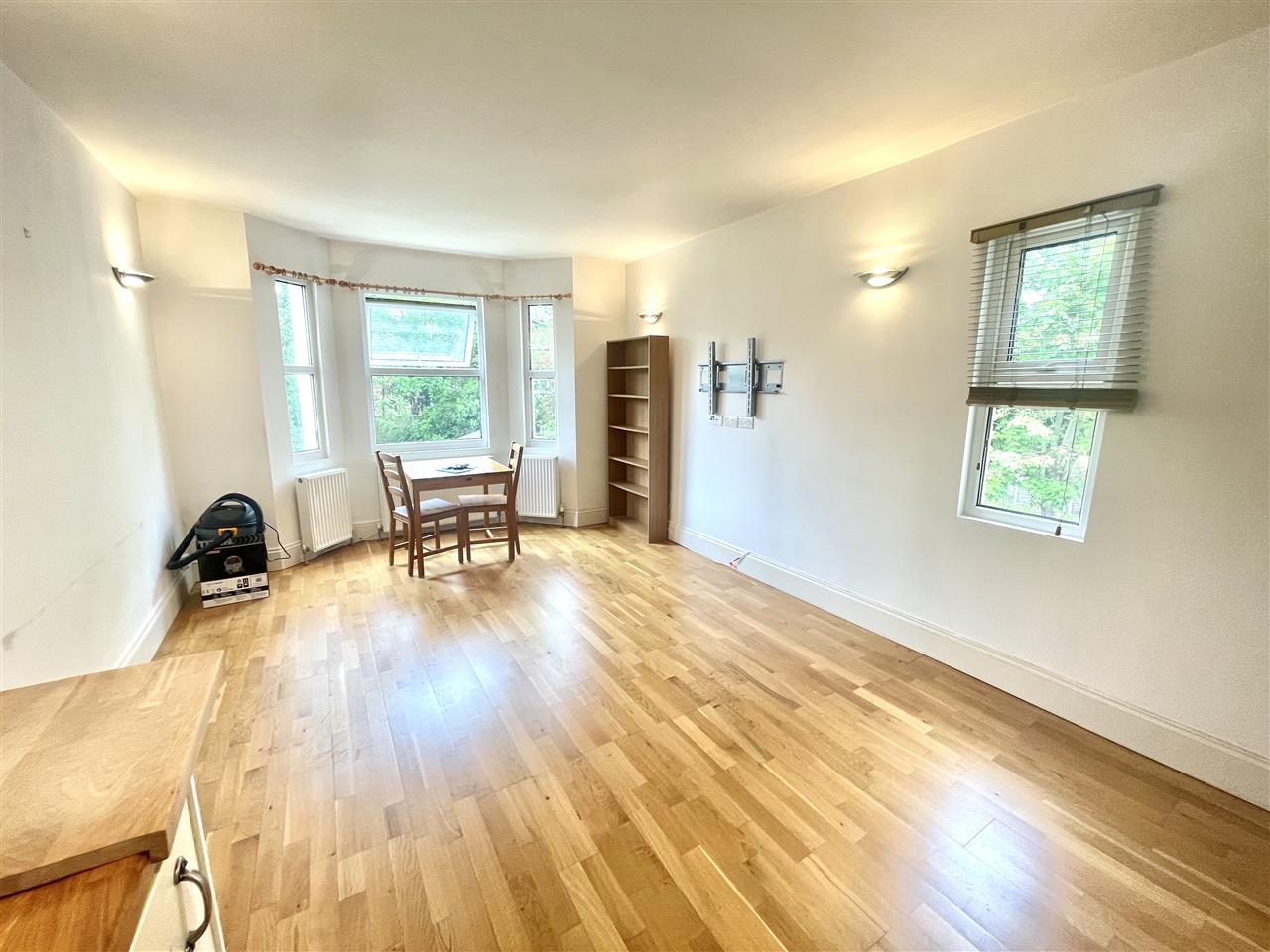 Flat Bessborough Road in Greater London