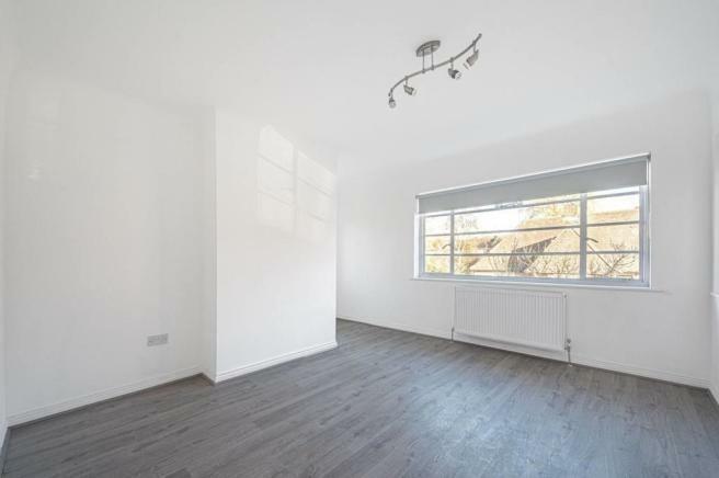 Flat Denison Close in Greater London
