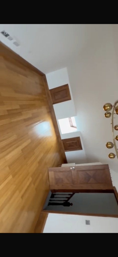 Room Kingswood Road in Greater London