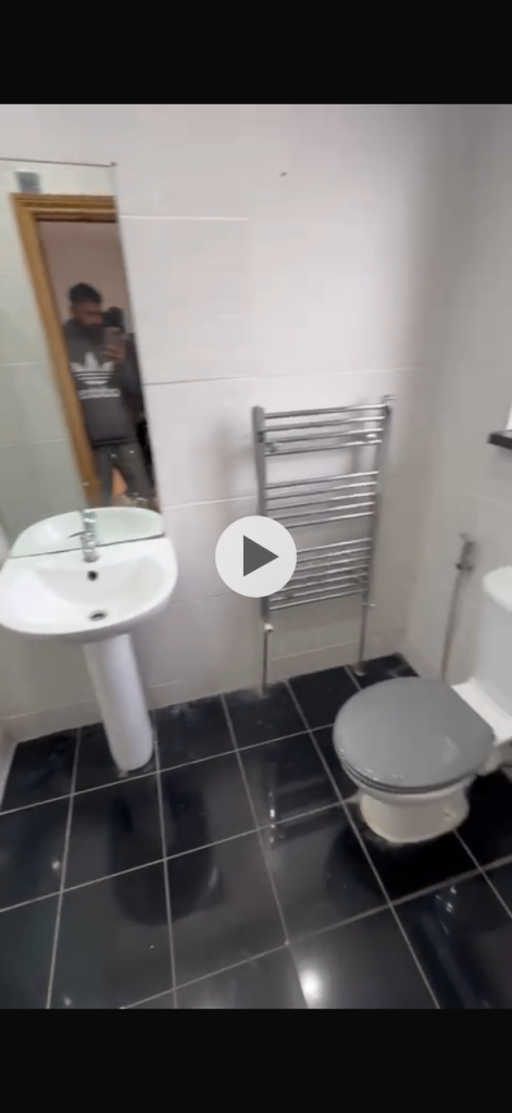 Room Kingswood Road in Greater London
