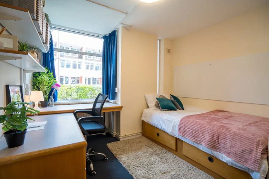 Flat Alma Close in Nottingham