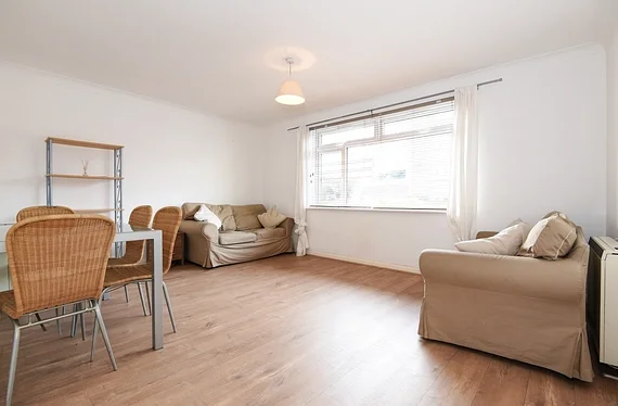 Flat Southdown Road in Greater London