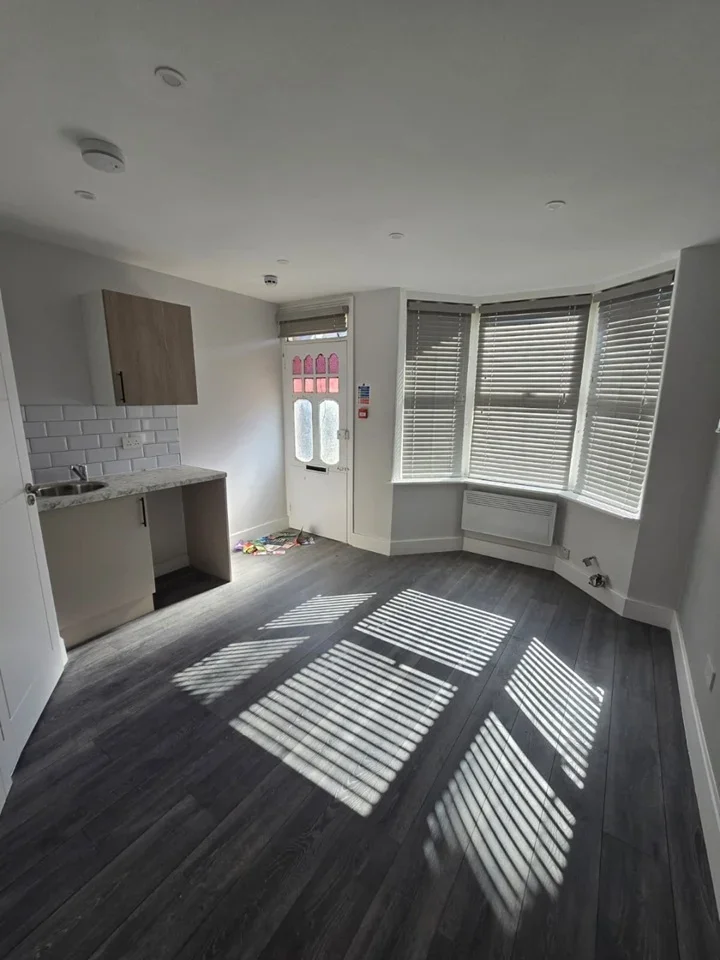Room Lawn Lane in Dacorum