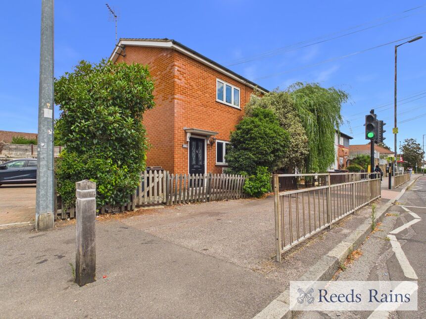 House Dagenham Road in Greater London