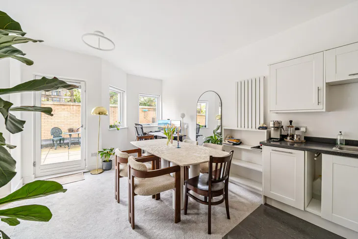 Flat Kensington Gardens Square in City of Westminster