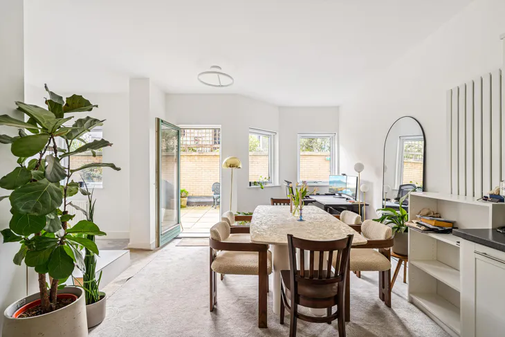 Flat Kensington Gardens Square in City of Westminster