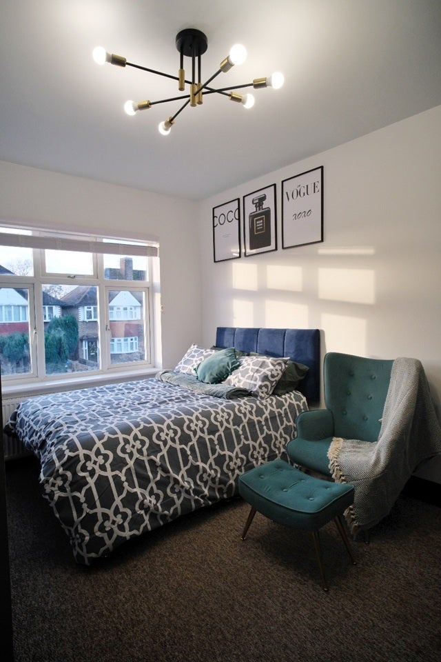 Flat Whitton Dene in Greater London