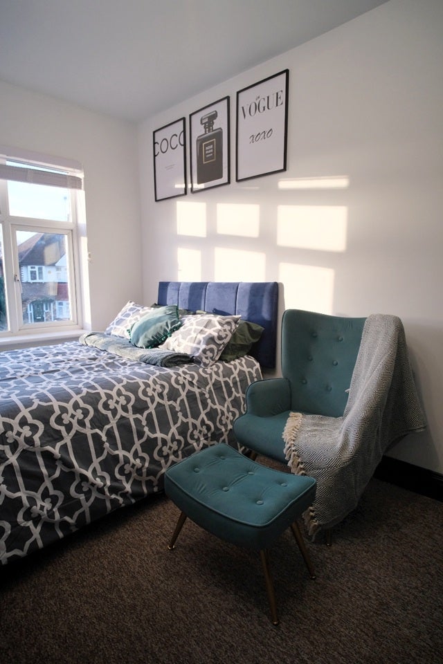 Flat Whitton Dene in Greater London