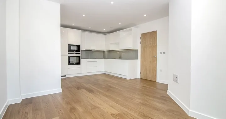 Flat Lismore Boulevard in Greater London