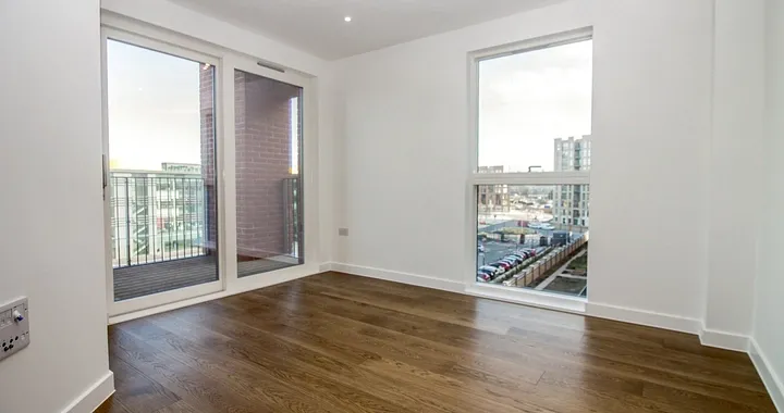 Flat Lismore Boulevard in Greater London
