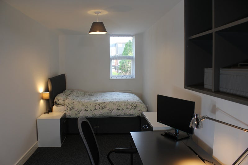Room Dawlish Road in Birmingham